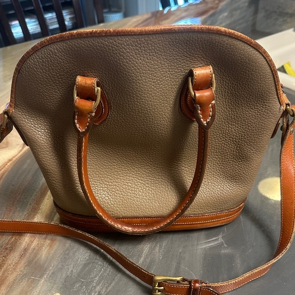 Dooney & Bourke- Classic Tan Leather Handbag - Picture 3 of 13